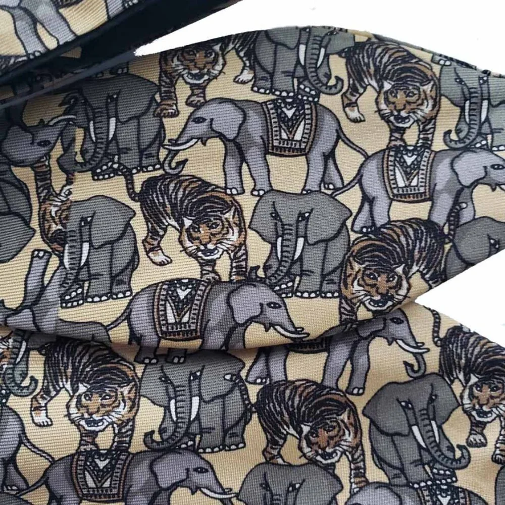 VTG Bert Pulitzer Bow Tie Silk Circus Elephants Tigers Yellow Gray Brown Men's - Picture 2 of 3